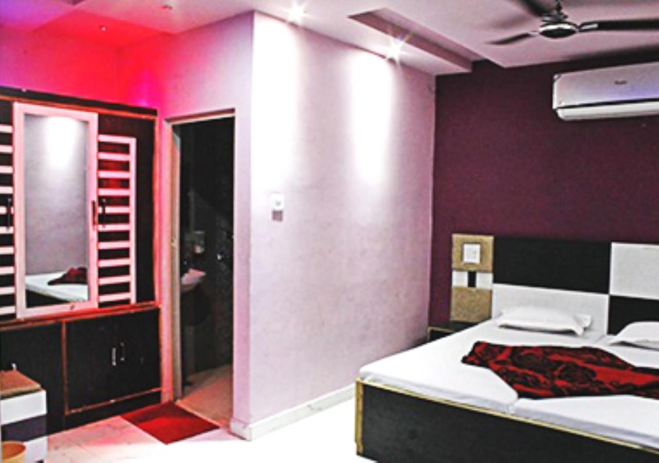Hotel Roshan Varanasi Bagian luar foto