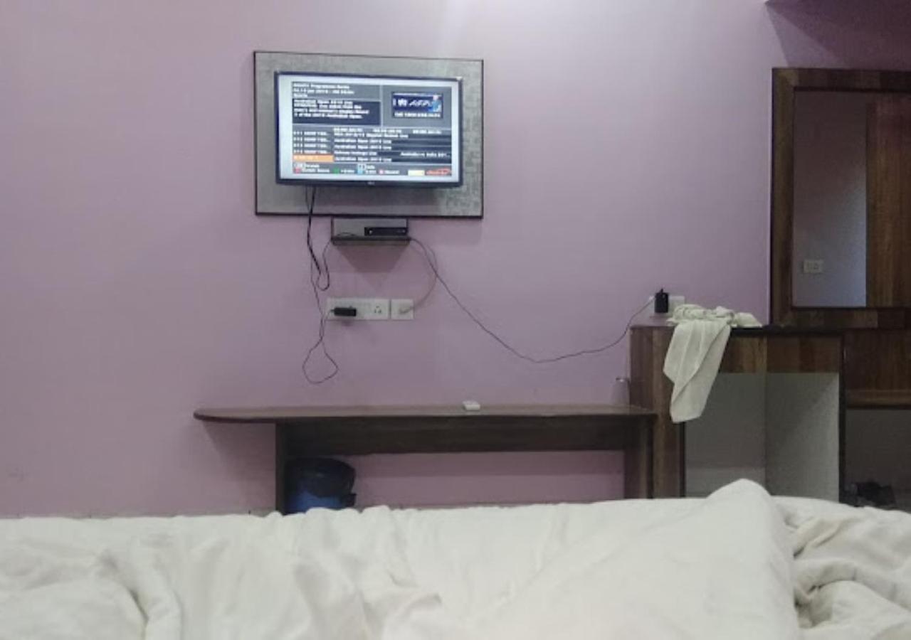 Hotel Roshan Varanasi Bagian luar foto