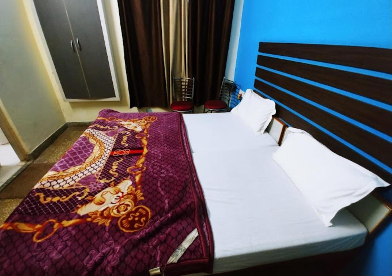 Hotel Roshan Varanasi Bagian luar foto