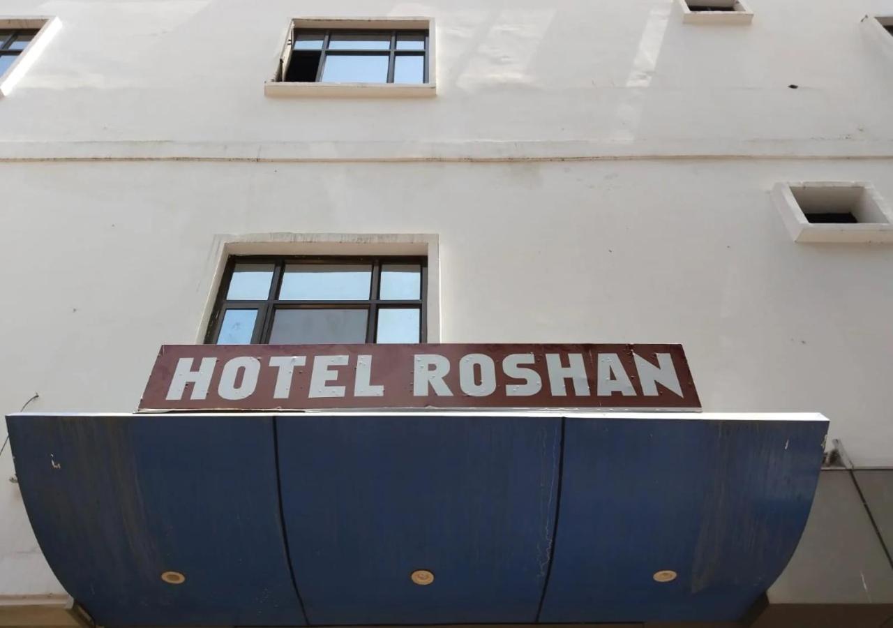 Hotel Roshan Varanasi Bagian luar foto
