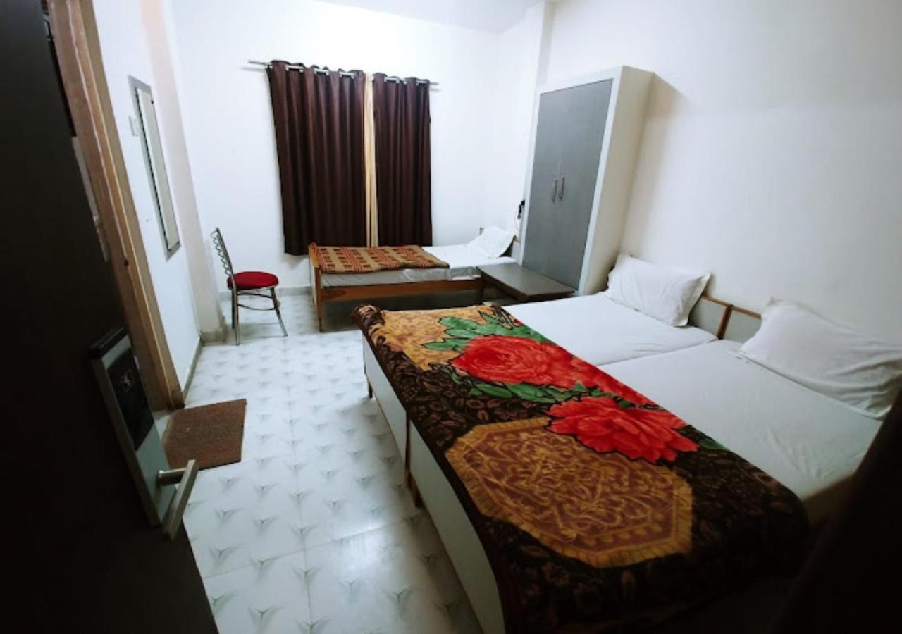 Hotel Roshan Varanasi Bagian luar foto