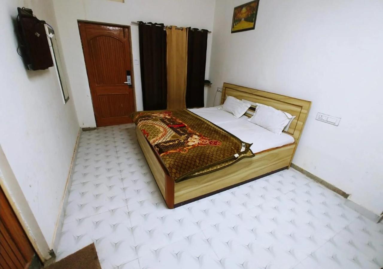 Hotel Roshan Varanasi Bagian luar foto