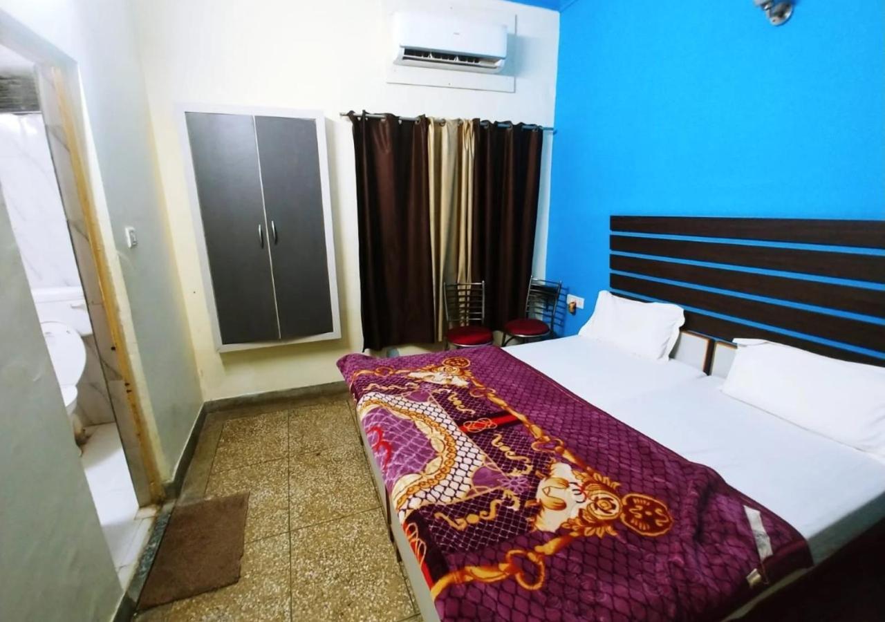 Hotel Roshan Varanasi Bagian luar foto