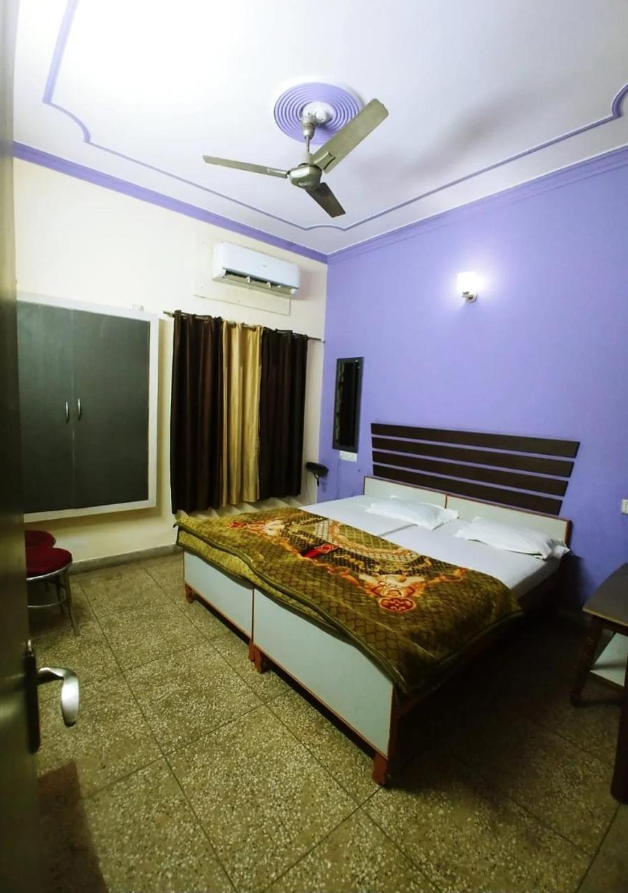 Hotel Roshan Varanasi Bagian luar foto