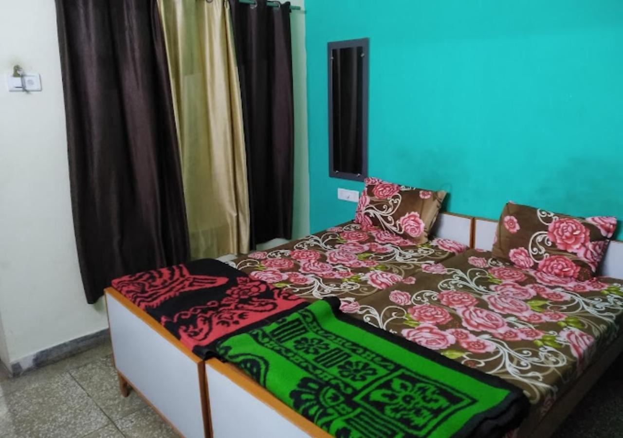 Hotel Roshan Varanasi Bagian luar foto