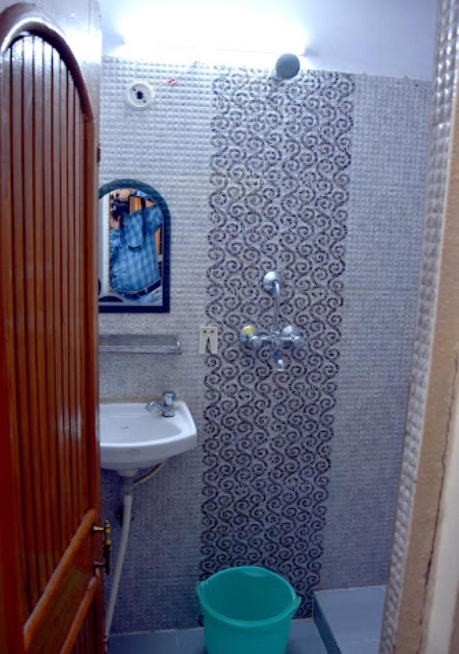 Hotel Roshan Varanasi Bagian luar foto